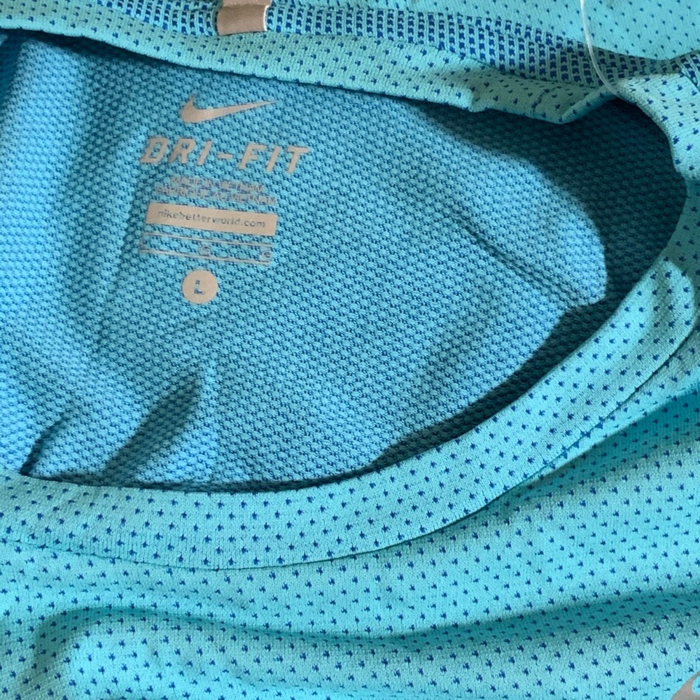 Nike Dri-Fit TShirt. .133 - Picture 4 of 4